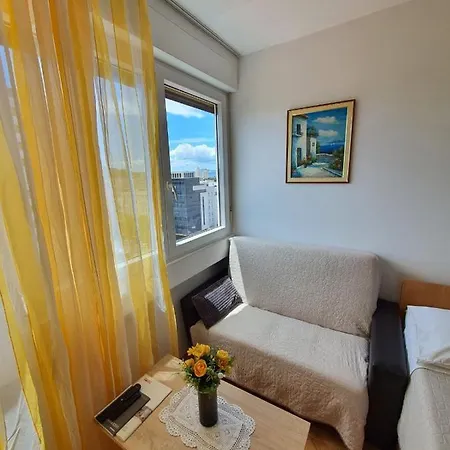 Bella Vista Apartment Split